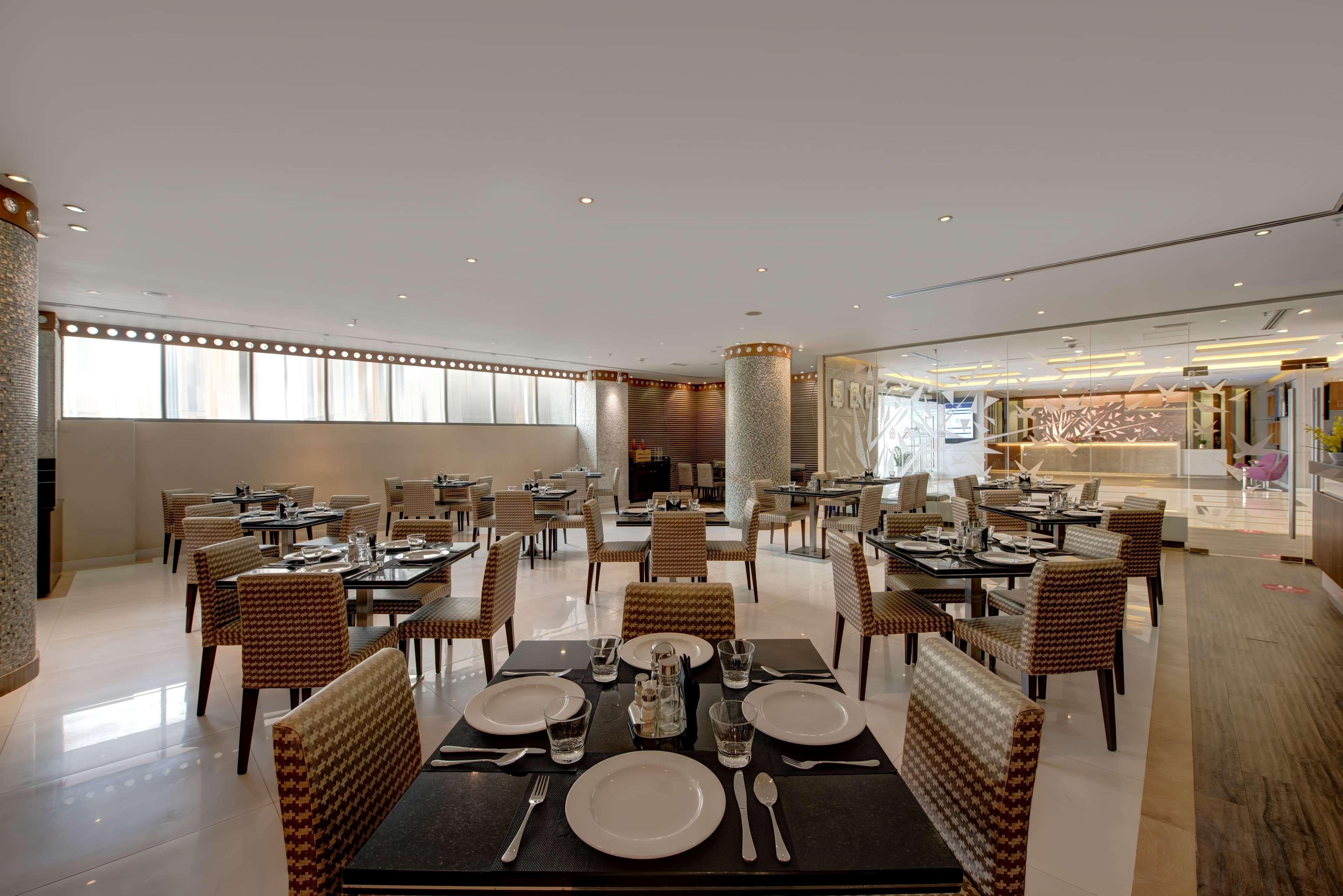 Howard Johnson Plaza By Wyndham Dubai Deira Ресторан фото